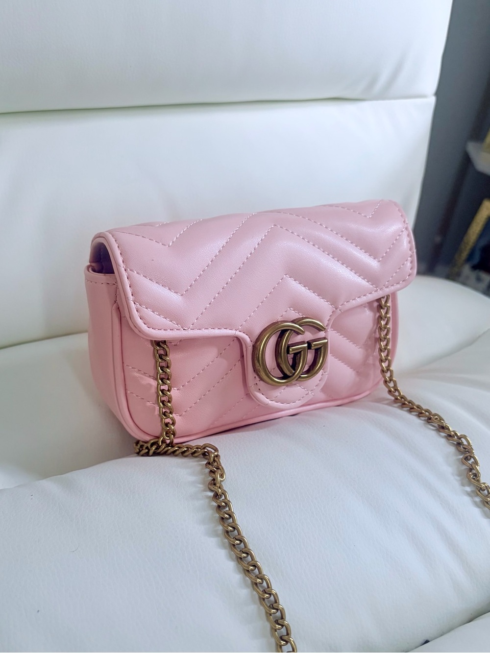 Gucci Pink Quilted GG Mini Crossbody Bag with Gold Chain - Picture 4 of 8